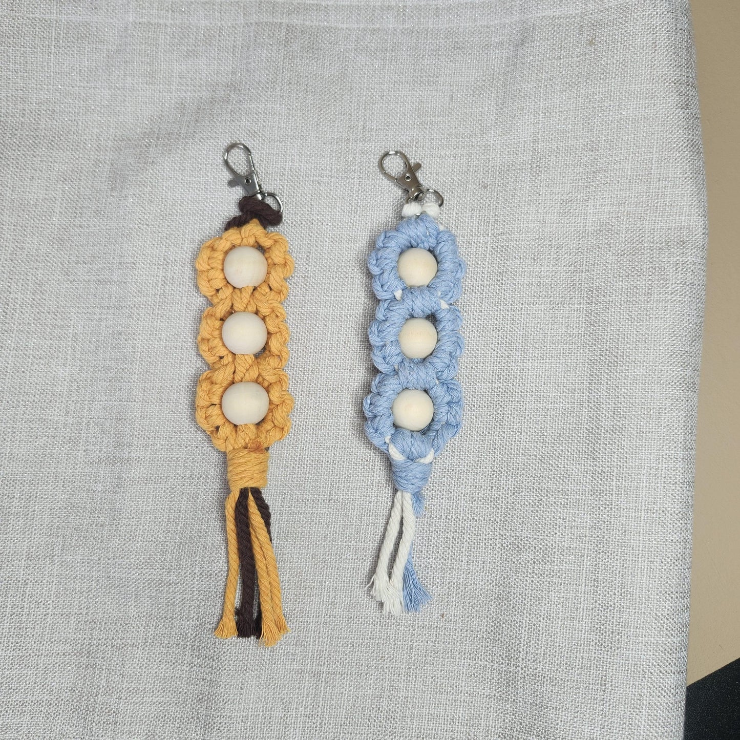 Macrame keychain, macrame charm,macrame flower keychain, flower keychain,macrame bag charm,boho keychain