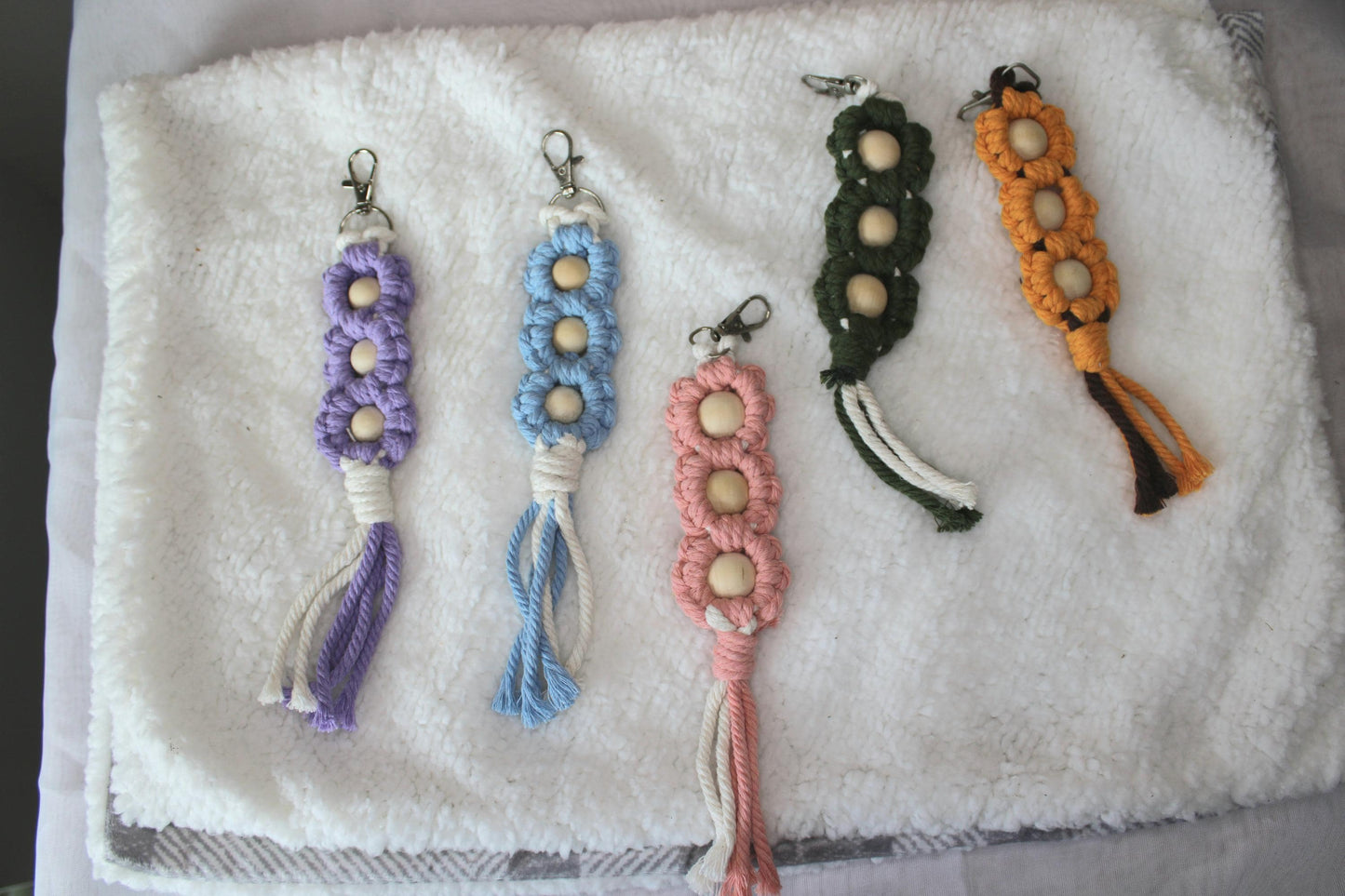 Macrame keychain,Boho Bag Charm, Wedding Gift, Floral Keychain, Car Key Keychain,Handmade Keychain, Gift for her, Purse Charm