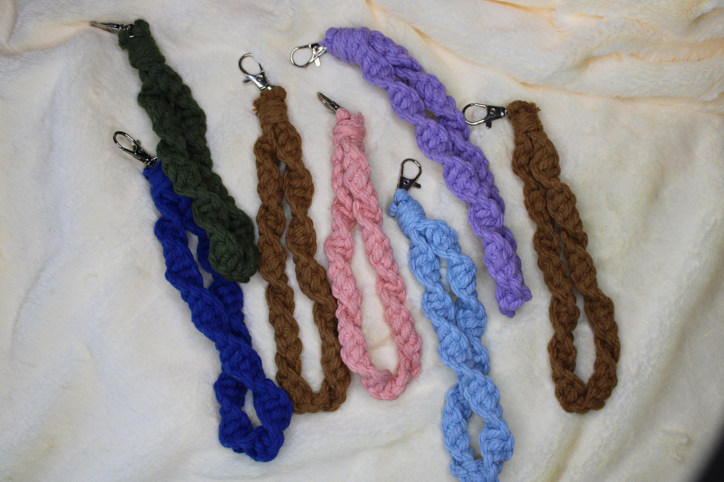 Wrist Keychain, Macrame keychain,Boho Bag Charm, Wedding Gift, Floral Keychain, Handmade Keychain, Gift for her, Purse Charm, car keychain