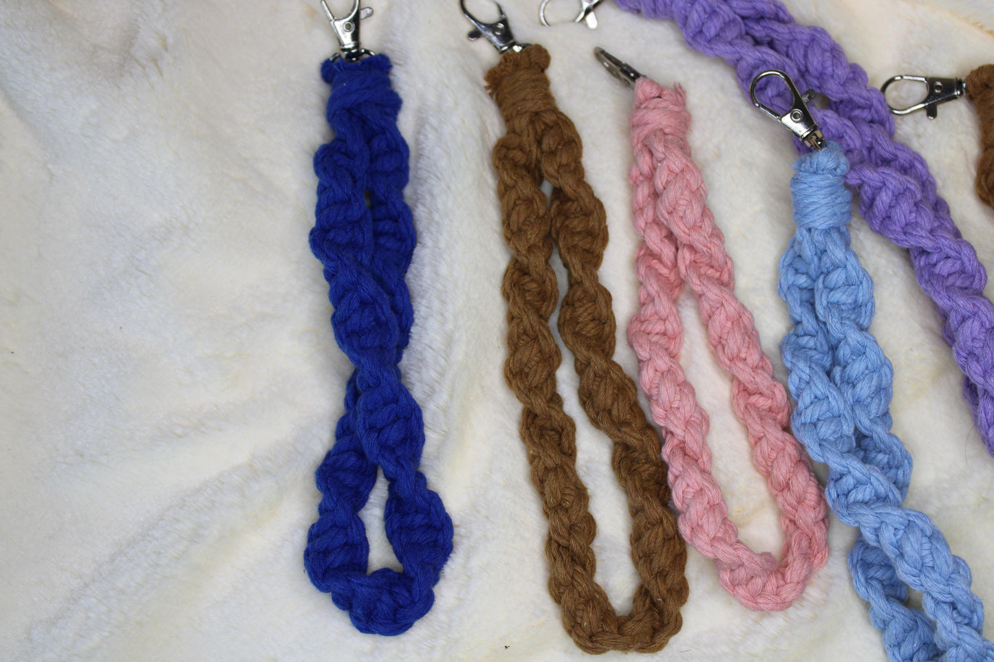 Wrist Keychain, Macrame keychain,Boho Bag Charm, Wedding Gift, Floral Keychain, Handmade Keychain, Gift for her, Purse Charm, car keychain